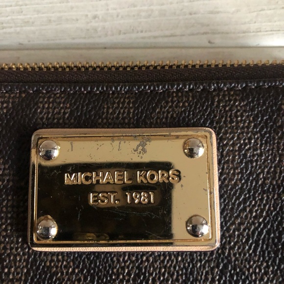 Mk iPhone 5 michael kors wristlet jet set small brown tan preowned condition - Picture 2 of 6